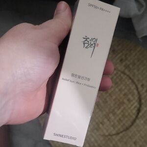 Shinestudio Relief Sun SPF50+ PA+++